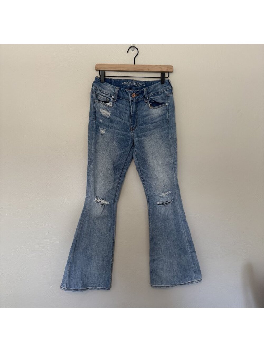 American Eagle Hi-Rise Boho Artist Flare Jeans Distressed Light Wash Size 4 Regu